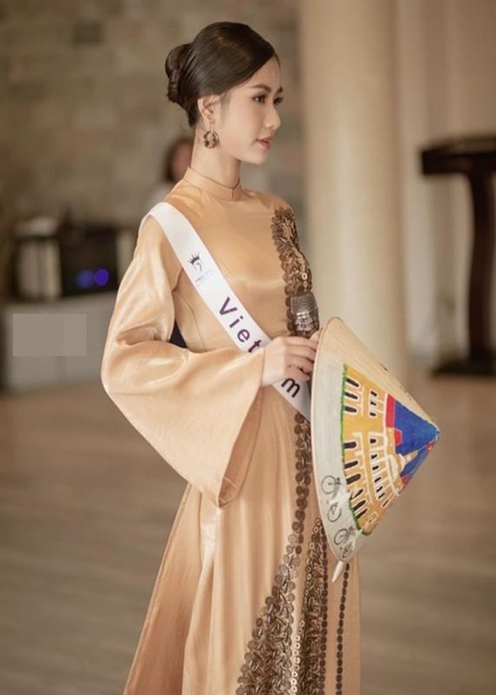 Hoa hậu Nguyễn Thanh Hà đang ở Ai Cập tham gia Miss Eco International 2023 - Hoa hậu Môi trường Quốc tế 2023. Ở phần thi tài năng, đại diện Việt Nam thể hiện bài hát “Sài Gòn đẹp lắm”. Ảnh: Miss Eco International