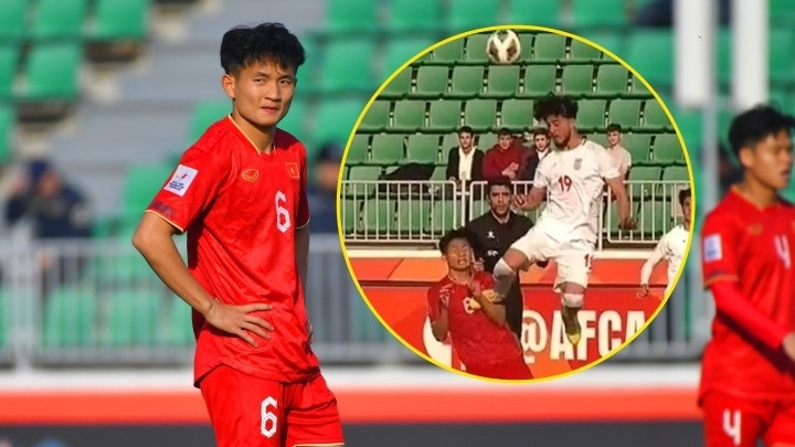 Cầu thủ Iran đạp vào ngực tiền vệ U20 Việt Nam khiến CĐV bức xúc - 1