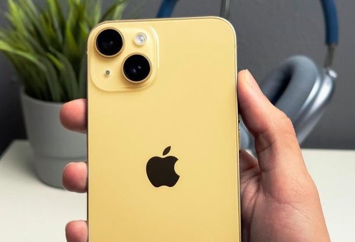  Màu vàng mới trên iPhone 14 và iPhone 14 Plus. Ảnh: Mac Otakara. 