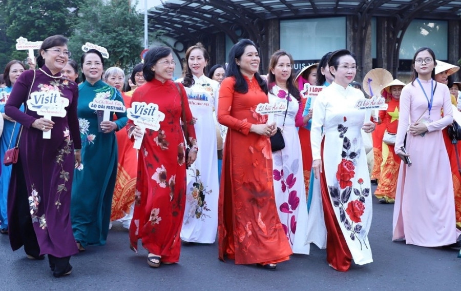 Vietnamese women asserting themselves in society hinh anh 8