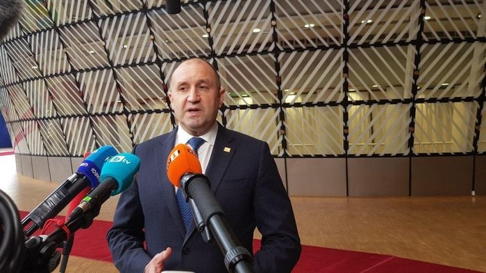 Tổng thống Bulgaria Rumen Radev phát biểu với các nhà báo ngày 23/3. Ảnh: Euractiv