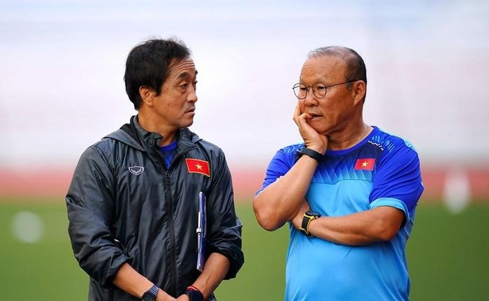 HLV Park Hang Seo và trợ lý Lee có thể cùng dẫn dắt một đội bóng ở V-League