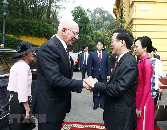  Chủ tịch nước Võ Văn Thưởng đón Toàn quyền Australia David Hurley và Phu nhân. (Ảnh: Thống Nhất/TTXVN) 