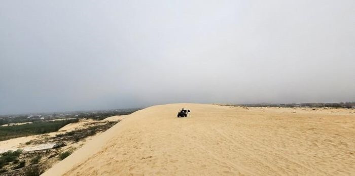 Đồi cát Quang Phú là một địa điểm du lịch đẹp, một địa danh không thể bỏ lỡ khi du khách có dịp đặt chân đến Quảng Bình