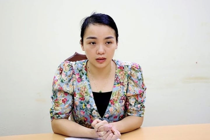 Khởi tố nữ nhân viên văn phòng đi xe SH giật tiền của người bán xăng ở Lai Châu - 1