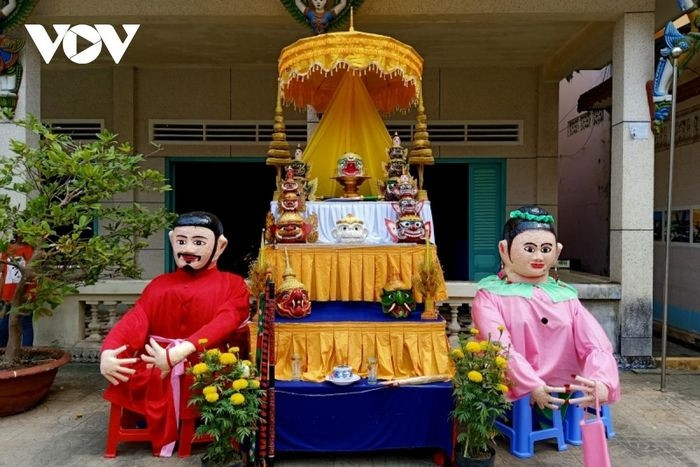 Bộ mặt nạ phục vụ nghi thức diễu hành đầu Maha Prum quanh chính điện