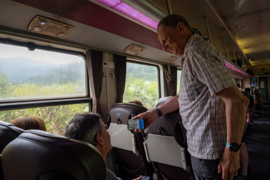 foreign tourists explore vietnamese landscapes by train picture 7