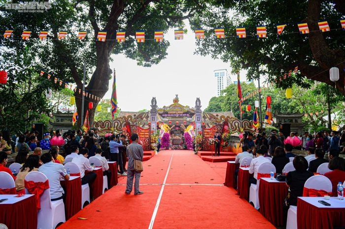 Sáng 26/4 (7/3 âm lịch), quận Đống Đa tổ chức Lễ hội truyền thống chùa Láng. Đây là Di sản văn hóa phi vật thể quốc gia đã được xếp hạng năm 2019.