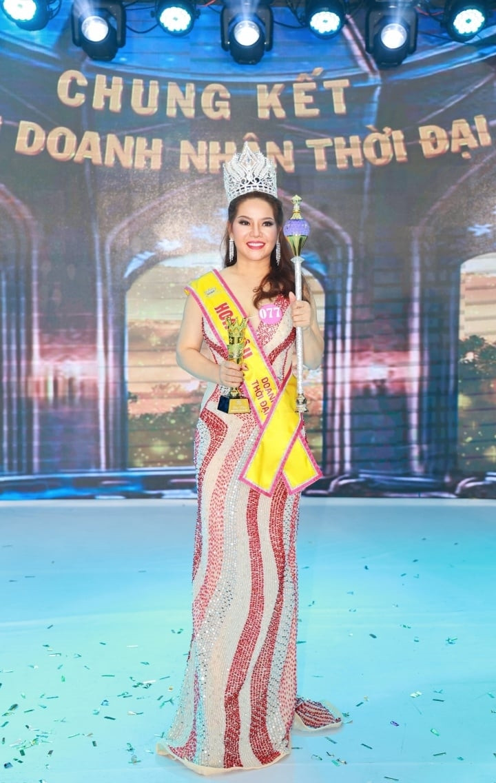 Nữ giám đốc công ty thuỷ sản đăng quang Hoa hậu Doanh nhân thời đại 2023 - 1