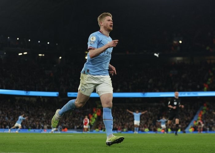  De Bruyne tiếp tục chứng tỏ duyên ghi bàn vào lưới Arsenal. 