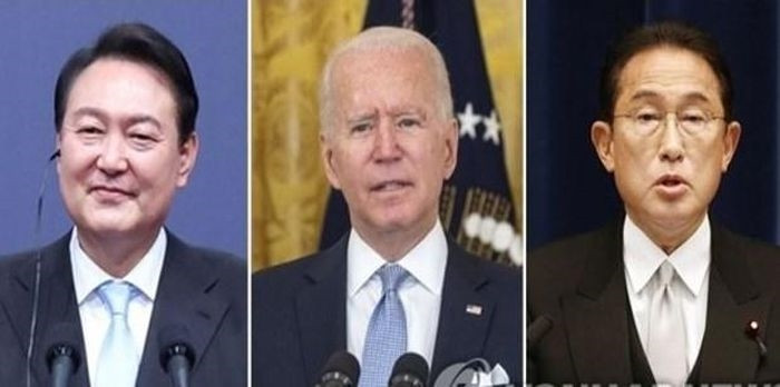 Tổng thống Yoon Suk-yeol (trái), người đồng cấp Mỹ Joe Biden (giữa) và Thủ tướng Nhật Bản Fumio Kishida. (Nguồn: Yonhap)