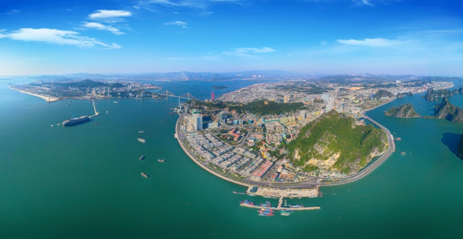 Với lợi thế là tỉnh ven biển, Quảng Ninh đang phát huy tiềm năng, tập trung xây dựng trở thành một trong các trung tâm kinh tế biển của cả nước. Ảnh: Hùng Sơn.