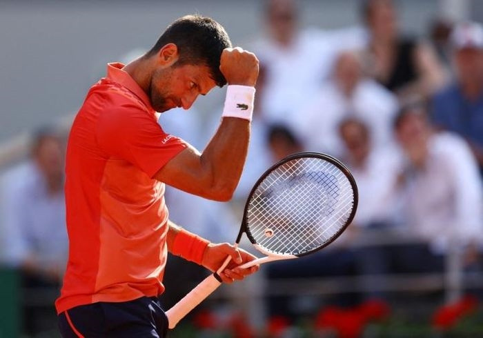 Djokovic khởi đầu set 1 không tốt nhưng vẫn đưa đối thủ vào loạt tie-break.