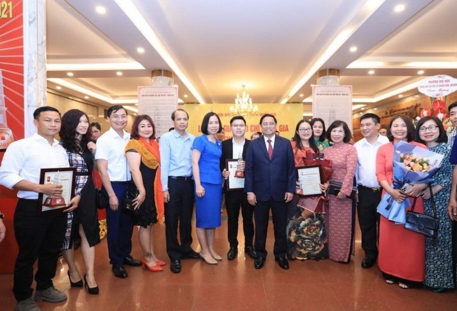 98th Vietnam Revolutionary Press Day: Performing the mission of a revolutionary journalist hinh anh 3