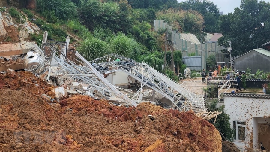 Hien truong vu sat lo kinh hoang tai Da Lat, vui lap nguoi va tai san hinh anh 4