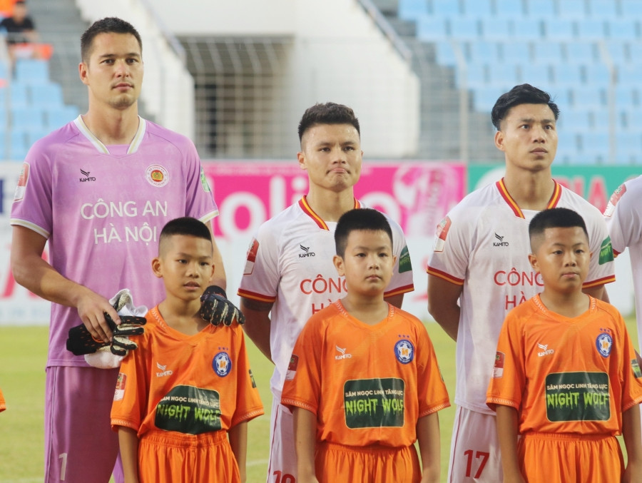 Trận đấu giữa CLB Đà Nẵng và CLB Công an Hà Nội trở nên đáng chú ý khi đội khách cho ra mắt 2 tân binh đắt giá Filip Nguyễn và Quang Hải.
