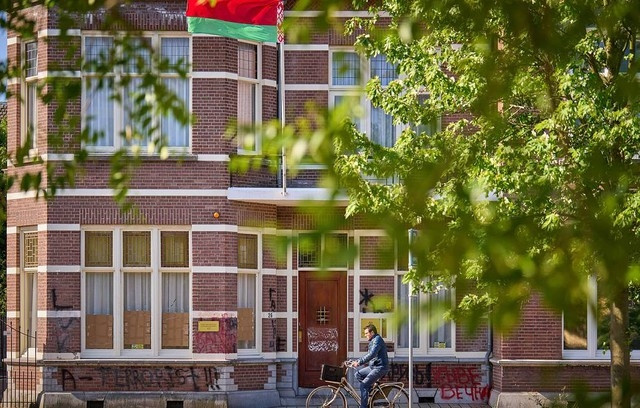 Đại sứ quán Belarus ở Hà Lan bị tấn công - Ảnh 1.