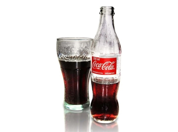 Không nên uống quá 1 lon/chai Coca Cola mỗi ngày và chỉ nên uống 1-2 lần mỗi tuần.