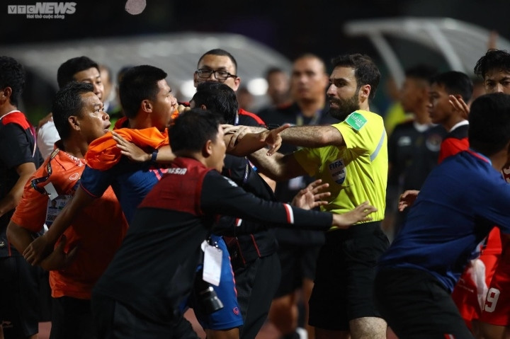 Vụ ẩu đả tại chung kết SEA Games 32 khiến hình ảnh của bóng đá Đông Nam Á trở nên xấu xí.