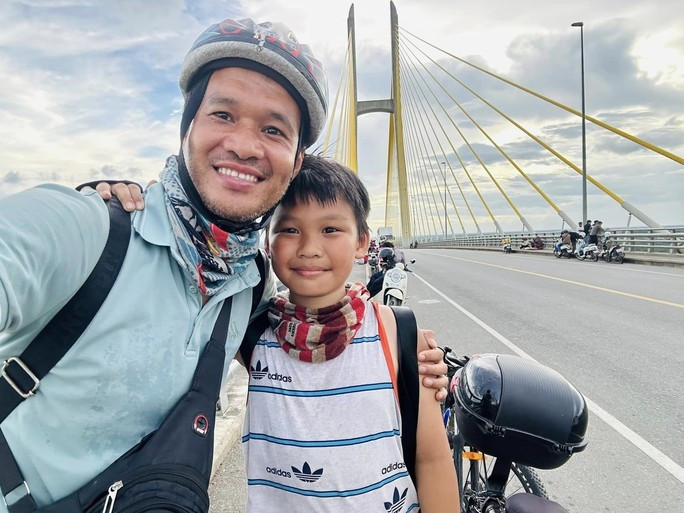 Cậu bé 10 tuổi ở Lạng Sơn đạp xe khám phá 4 quốc gia - Ảnh 1.