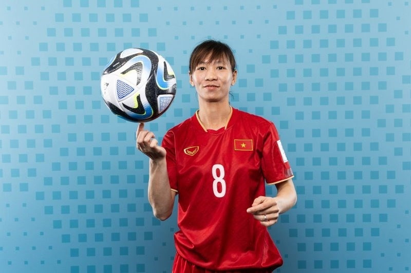 Vietnamese women football players in photos posted by FIFA hinh anh 2
