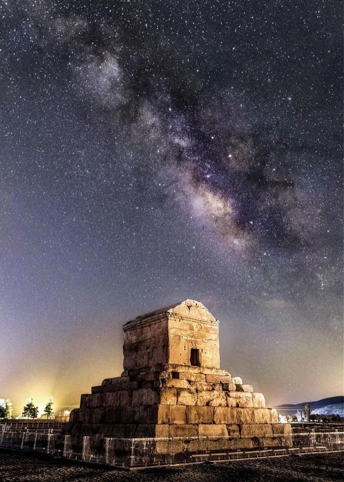 Lăng Cyrus Đại đế (600-530 TCN) - người lập nên đế chế Achaemenid (550-330 TCN) được xây dựng vào khoảng 2.500 năm trước đây…. đặt tại Pasargadae – một di tích lịch sử khảo cổ học của Iran (Ảnh: Ahmad Belbasi)