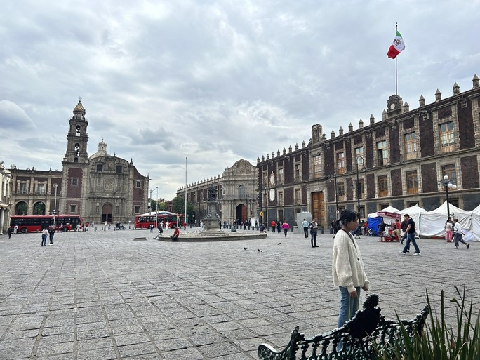 Nhà thờ kỳ vĩ giữa Mexico City - Ảnh 2.