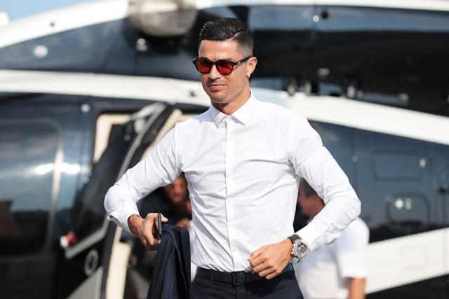  Ronaldo vớ bẫm trên mạng xã hội Instagram