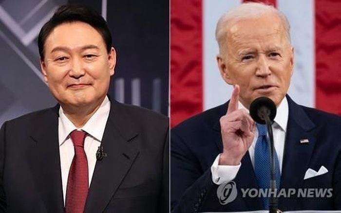 Tổng thống Hàn Quốc Yoon Suk-yeol (bên trái) và Tổng thống Mỹ Joe Biden. Ảnh: Yonhap