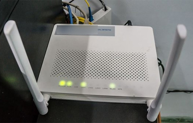 Modem có kết nối Wi-Fi mặc định đi kèm khi lắp đặt đường truyền mới của một nhà cung cấp. Ảnh: Minh Hải