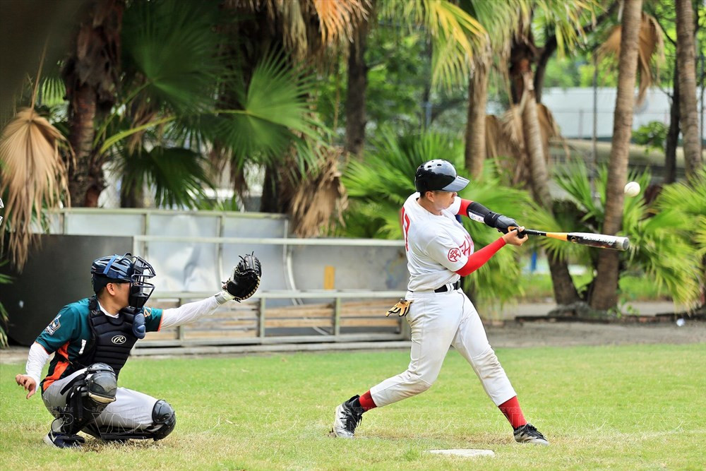 Baseball winning over young Vietnamese hinh anh 1
