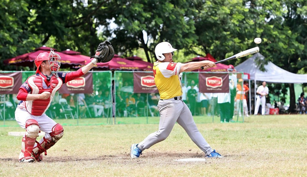 Baseball winning over young Vietnamese hinh anh 3