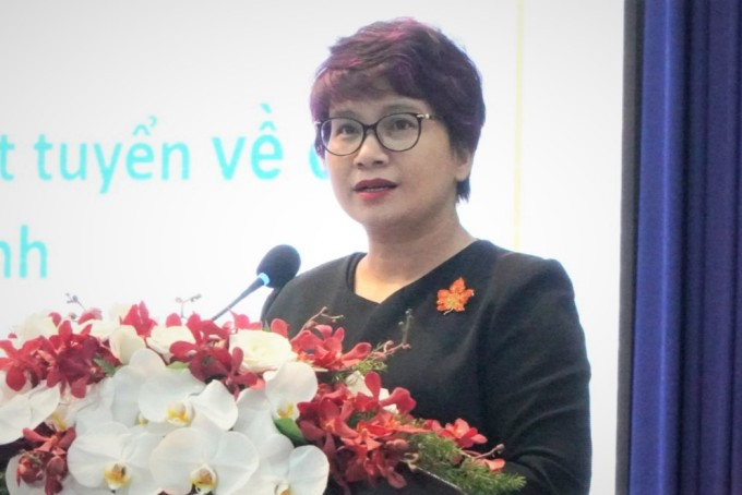 Bà Nguyễn Thị Thu Thủy báo cáo tại hội nghị chiều 26/8. Ảnh: Lệ Nguyễn