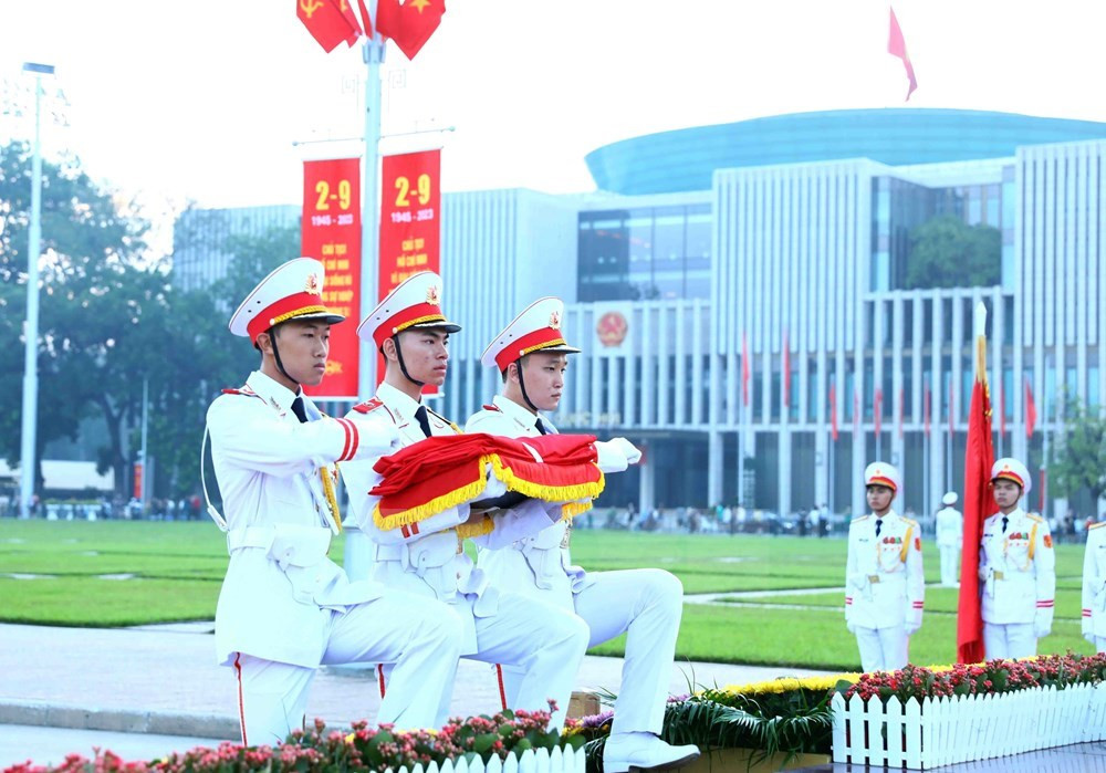 Flag-hoisting ceremony in celebration of 78th National Day of Vietnam hinh anh 4