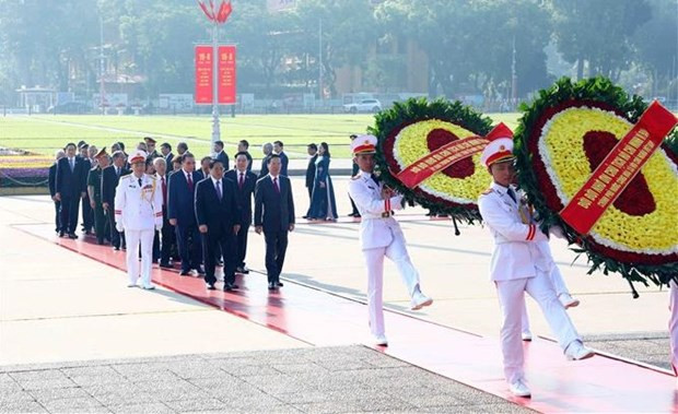 Leaders pay tribute to President Ho Chi Minh on National Day hinh anh 1
