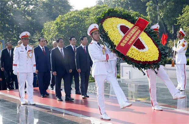 Leaders pay tribute to President Ho Chi Minh on National Day hinh anh 2