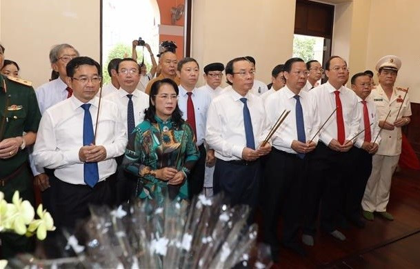 Leaders pay tribute to President Ho Chi Minh on National Day hinh anh 3