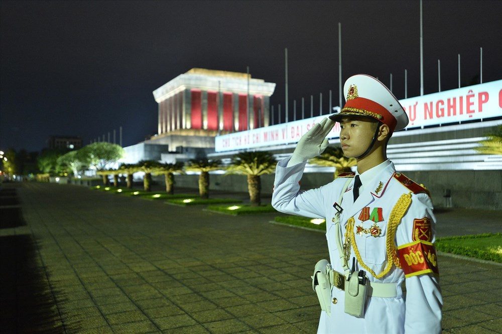 Ho Chi Minh Mausoleum - Where people show respect to a great leader hinh anh 2