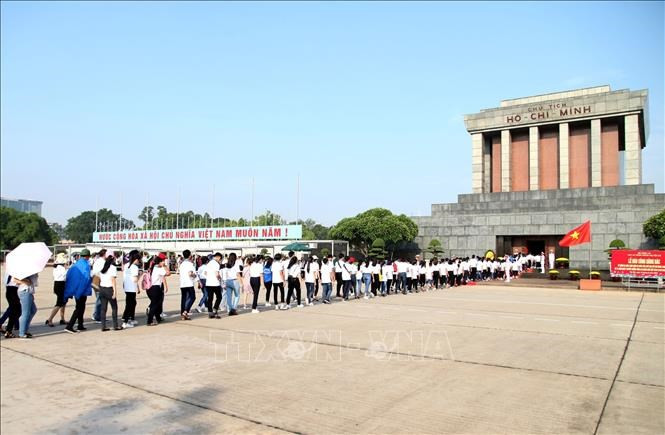 Ho Chi Minh Mausoleum - Where people show respect to a great leader hinh anh 7