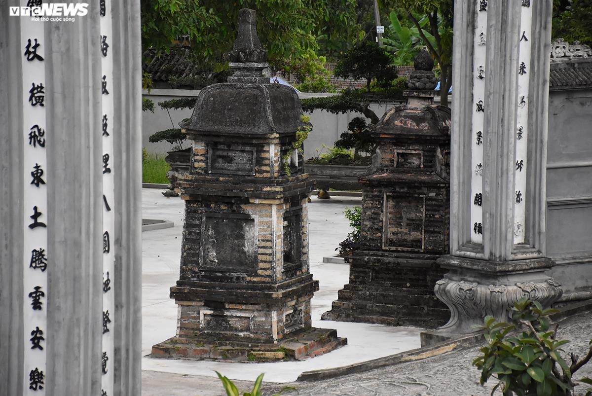Thầy Thích Thanh Tuấn cho biết, các ngôi tháp được chia làm 4 khu, trong đó khu ít nhất có 2 ngôi tháp ở ngay cổng vào chùa.