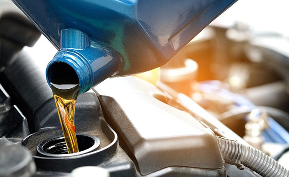 Không thay dầu bôi trơn thường xuyên sẽ khiến xe nhanh hết nhiên liệu.