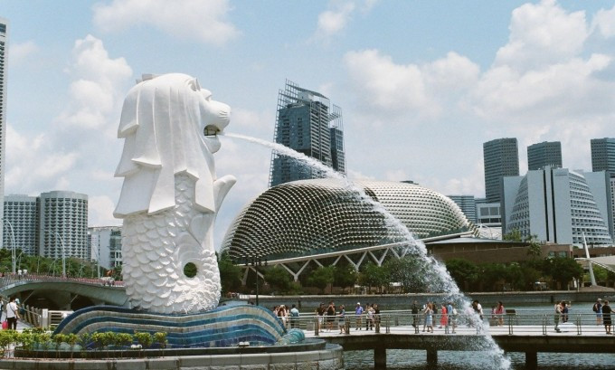Sư tử biển Merlion, biểu tượng du lịch của Singapore là địa điểm được nhiều khách du lịch check-in. Ảnh: Unsplash