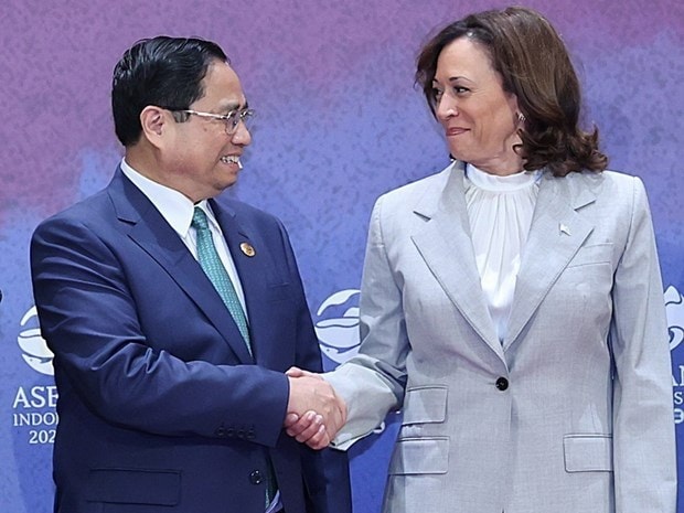 Vietnamese PM meets with US Vice President hinh anh 1