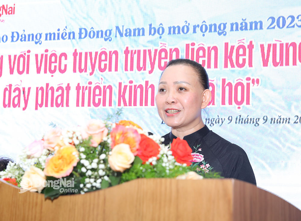 Phó tổng biên tập Báo Sơn La Nguyễn Thanh Hải trình bày tham luận tại hội thảo. Ảnh: Huy Anh