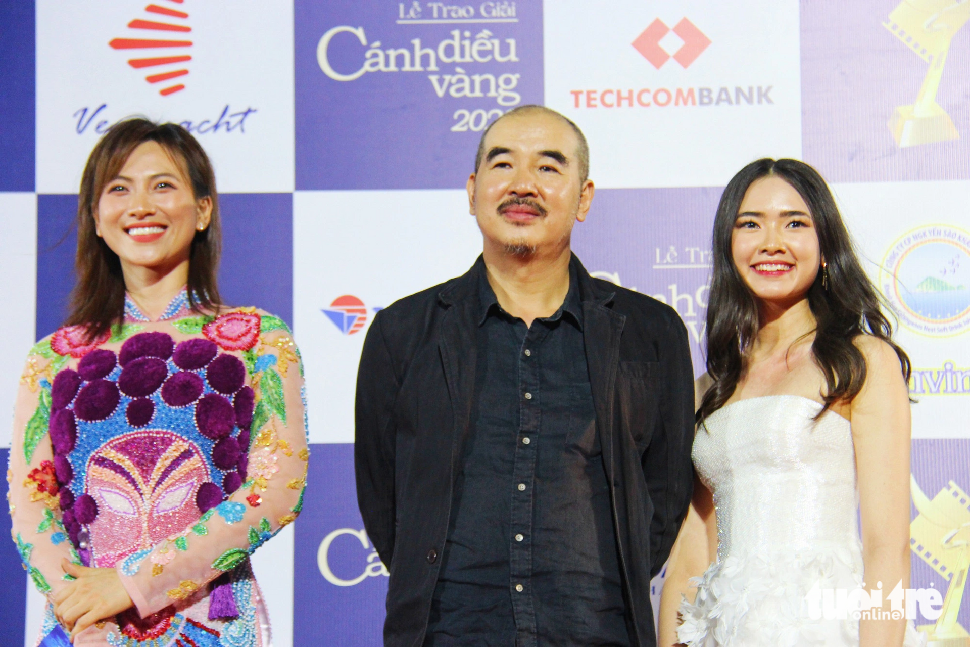 (Từ trái qua) Diễn viên Phương Anh Đào, đạo diễn Bùi Thạc Chuyên và diễn viên Juliet Bảo Ngọc Doling của phim Tro tàn rực rỡ - Ảnh: MINH CHIẾN