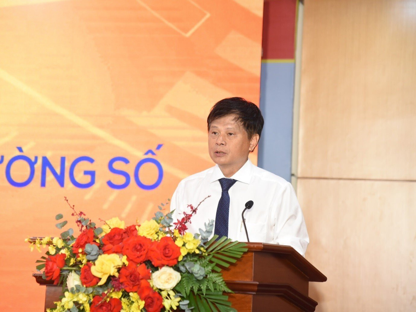 Phó chủ tịch Hội Nhà báo Việt Nam Trần Trọng Dũng phát biểu khai mạc hội thảo.