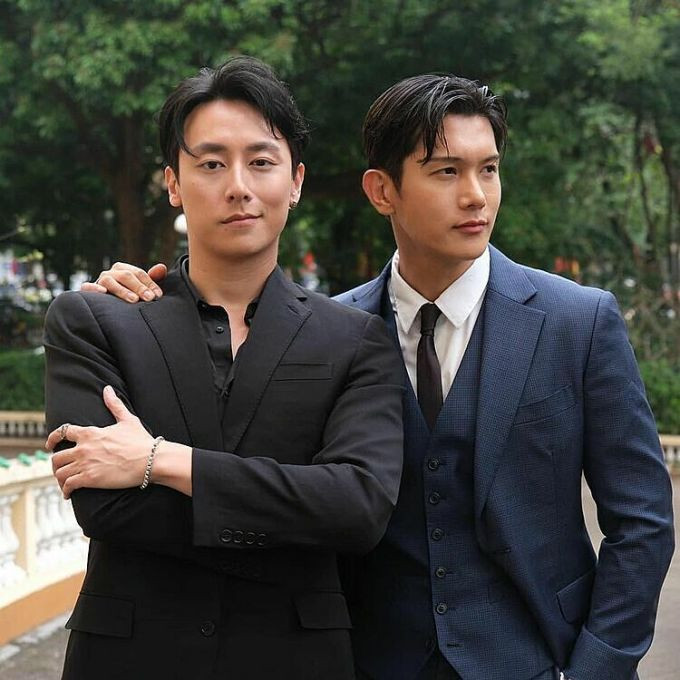 Vietnamese content creator Rocker Nguyen (L) and his South Korean counterpart Hwang Joo Won are one of the six teams of content creators that take part in Hanh Trinh Ky Thu. Photo from Hanh Trinh Ky Thu Instagram