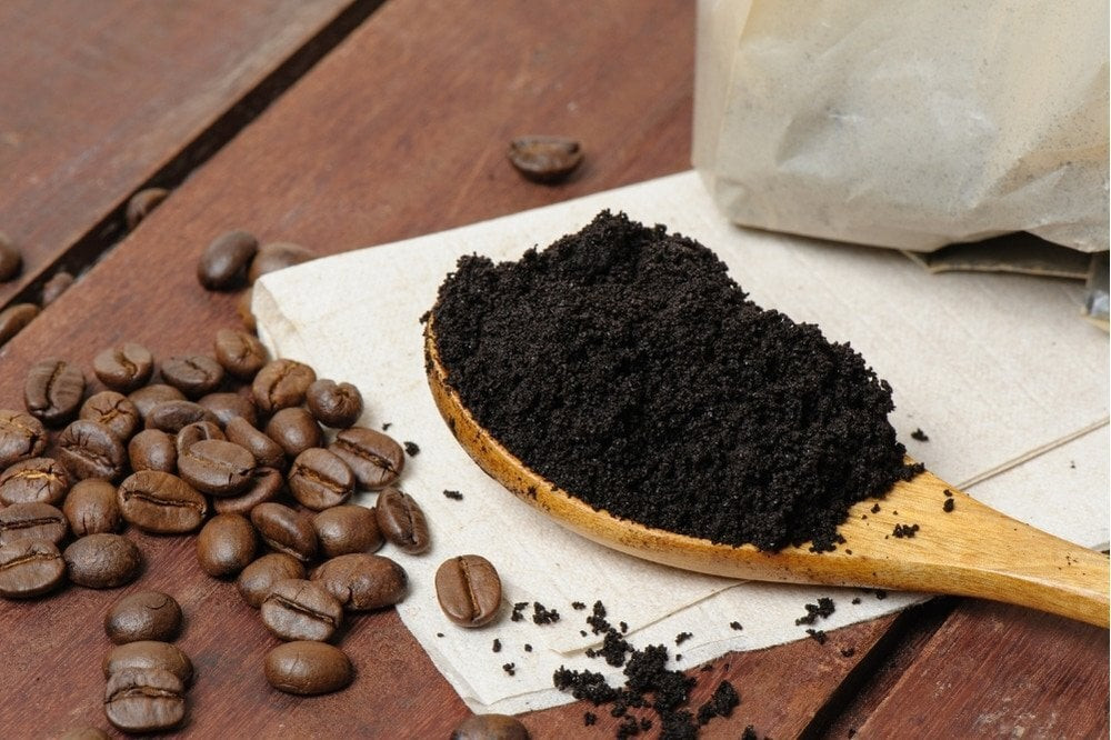 Bã cà phê giúp khử mùi hôi bình giữ nhiệt hiệu quả. (Ảnh: Vienna Coffee)