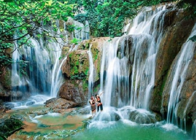 Xung quanh thác Voi là nơi sinh sống của đồng bào Mnông. Ảnh: Top 10 Bình Phước