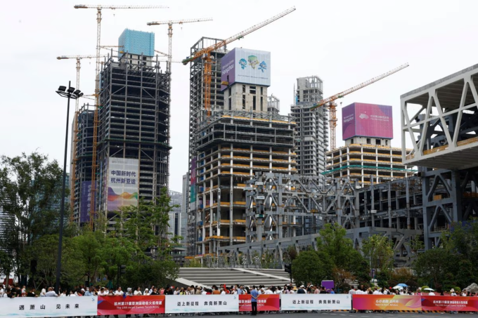 Thành phố Hàng Châu phát triển cơ sở hạ tầng hướng tới Asiad 19. Ảnh: Reuters